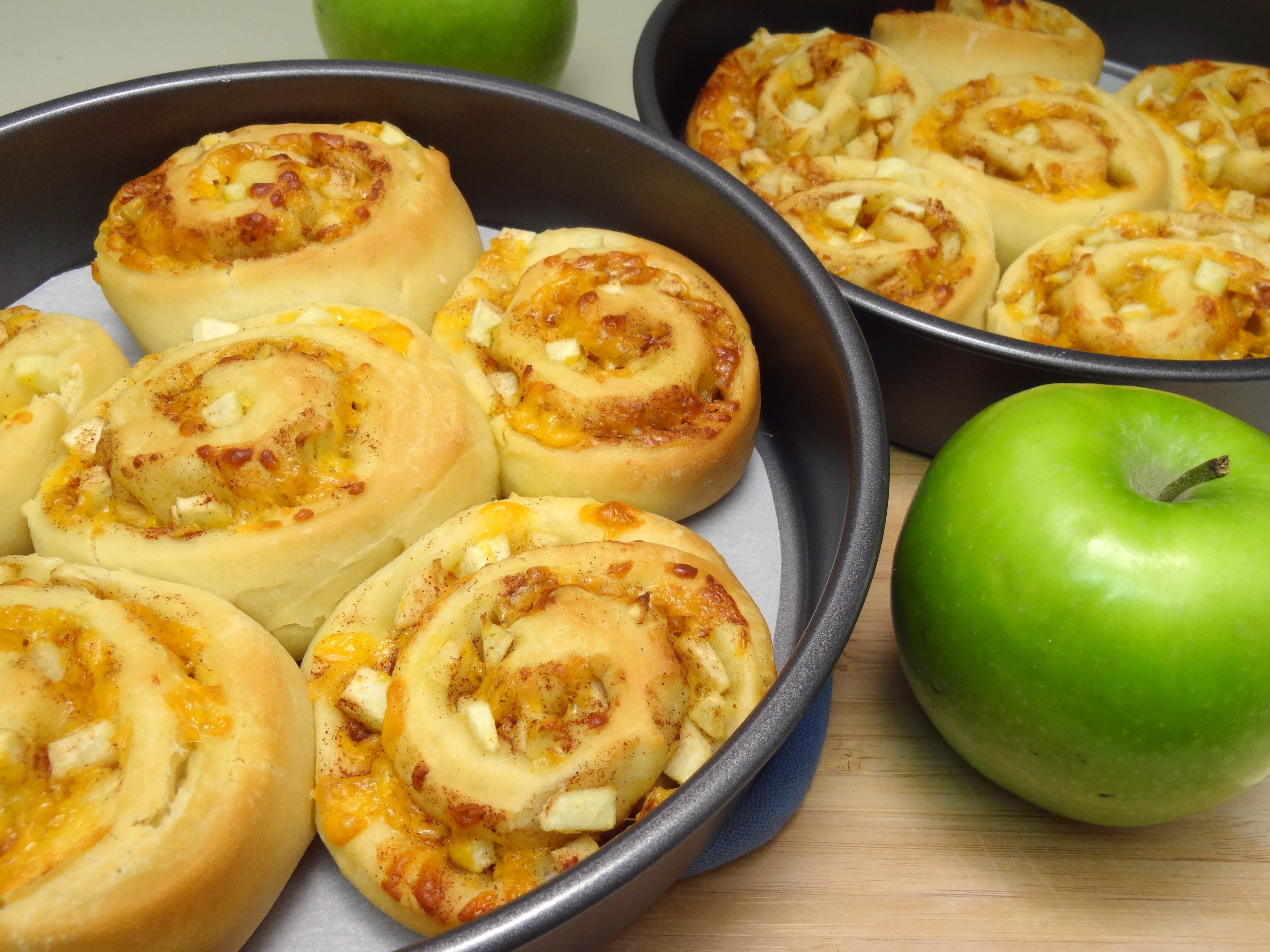 cheddar apple cinnamon rolls