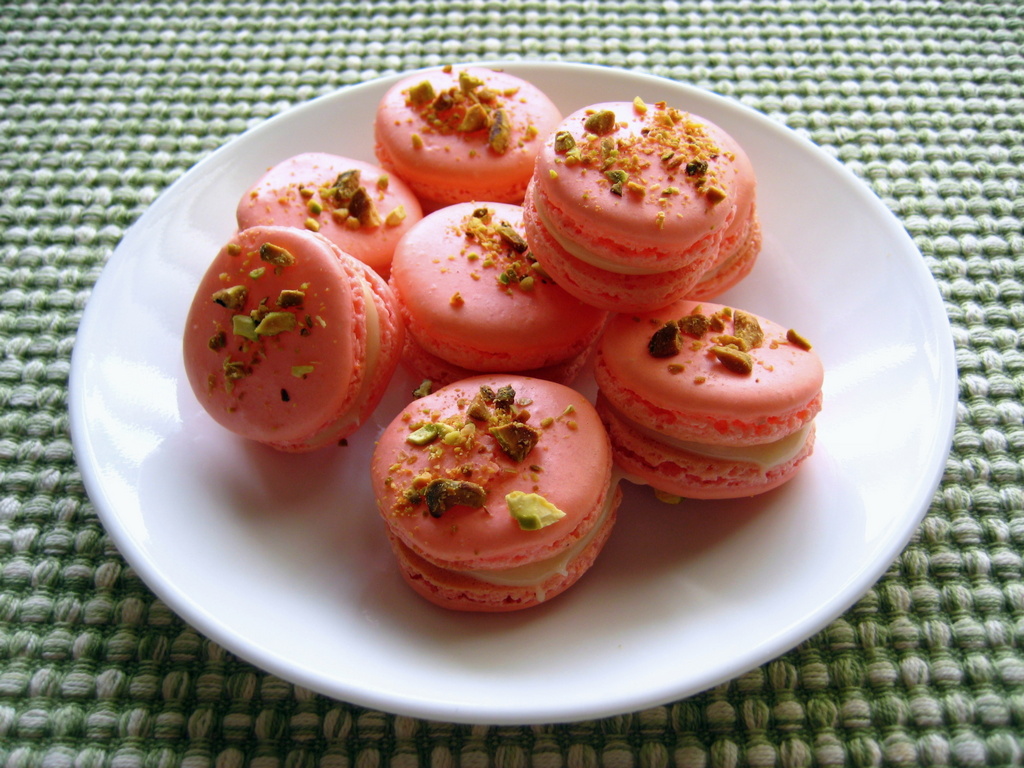 grapefruit pistachio French macarons