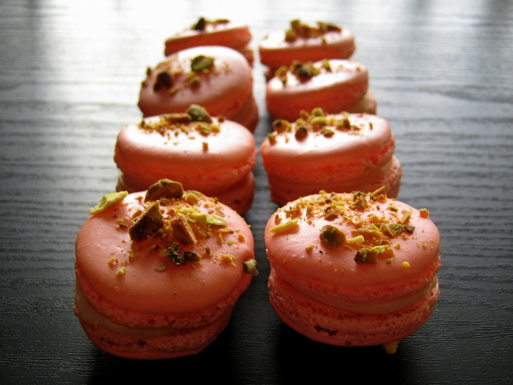 grapefruit pistachio French macarons