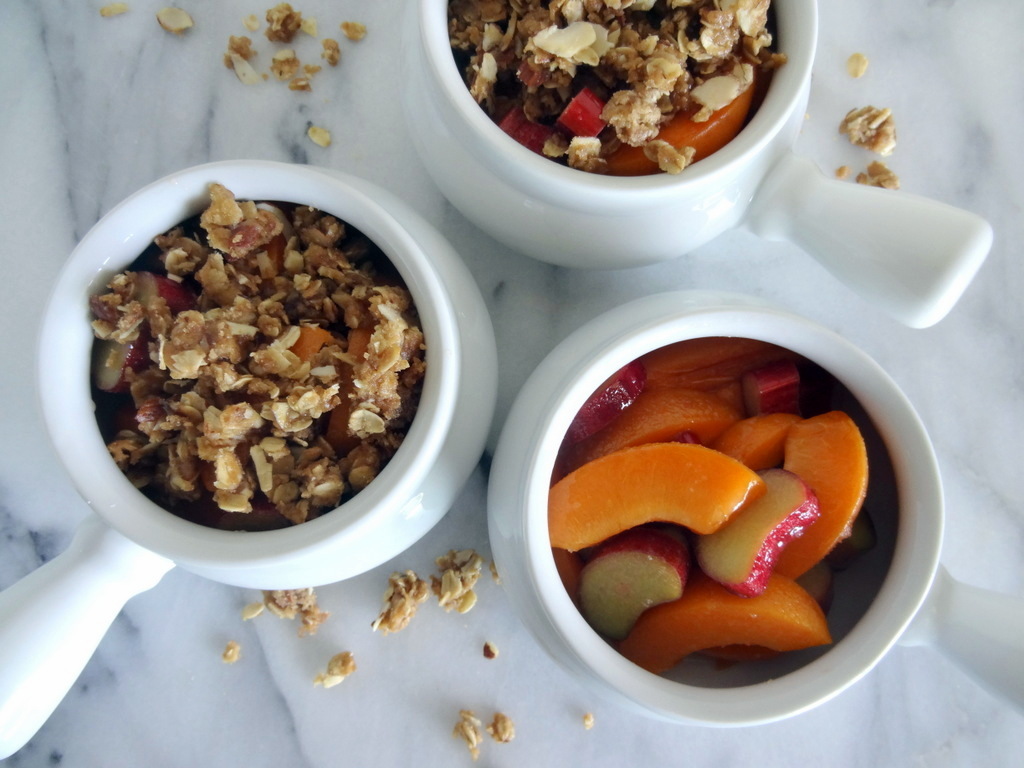 apricot rhubarb crumble