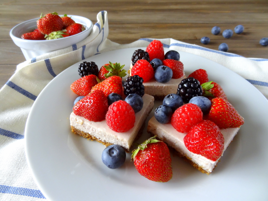 very berry cheesecake squares