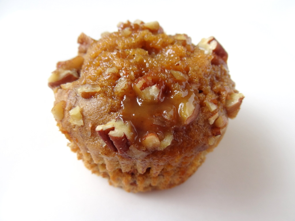 caramel banana pecan muffins